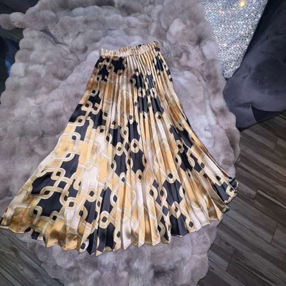 Gorgeous H&M x Richard Allan Pleated Skirt High Waisted Skirt Small - Picture 7 of 13